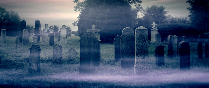 Spooky graveyard for the excerpt of Ghostly Encounters