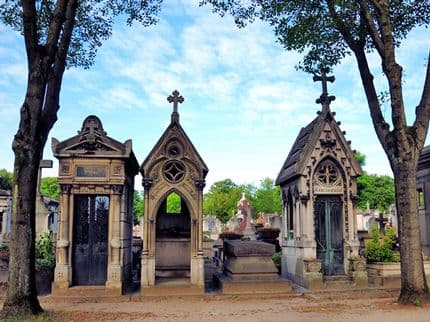 10 Creepy and Beautiful Cemeteries to Visit Once in Your Life